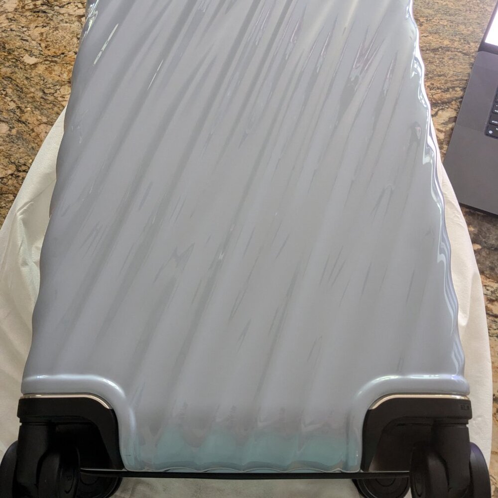 TUMI 19 Degree International Expandable Carry-On Suitcase - Picture 2 of 7